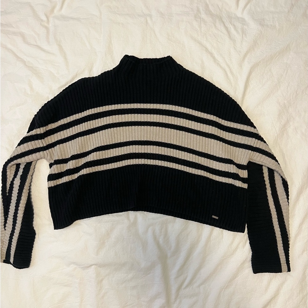 Hollister sweater